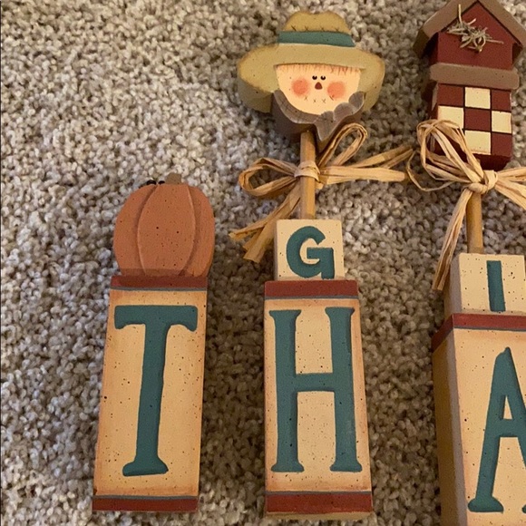 Give Thanks Farmhouse Decor - Picture 2 of 6